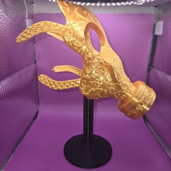 Fancy gold Gas Mask Decor - Picture 2 of 5